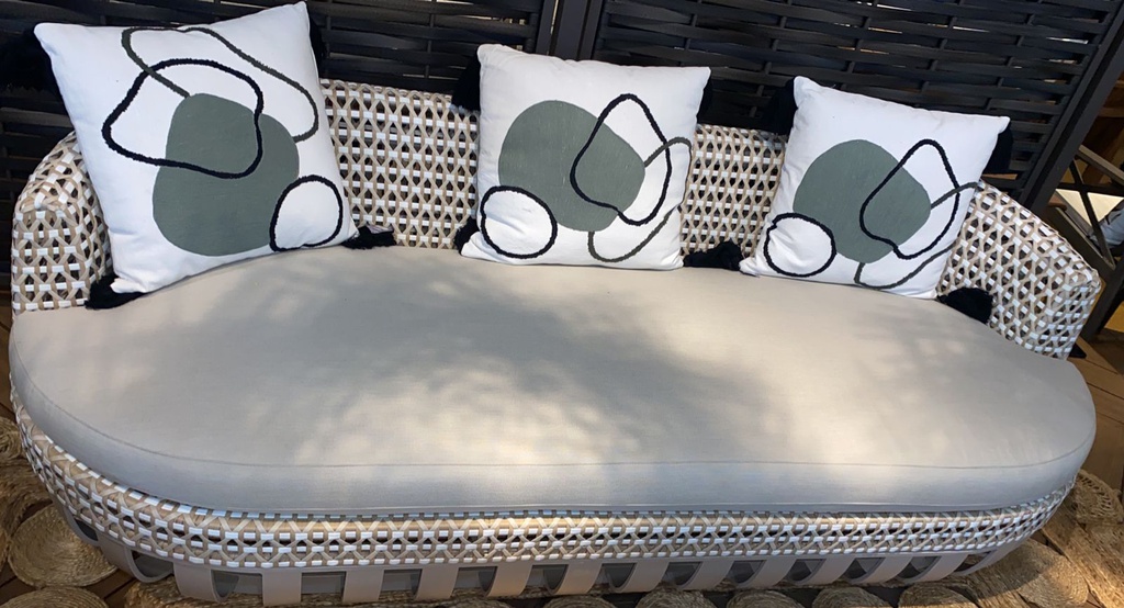 SOFA VASE 3 PUESTOS BEIGE COJIN GRIS