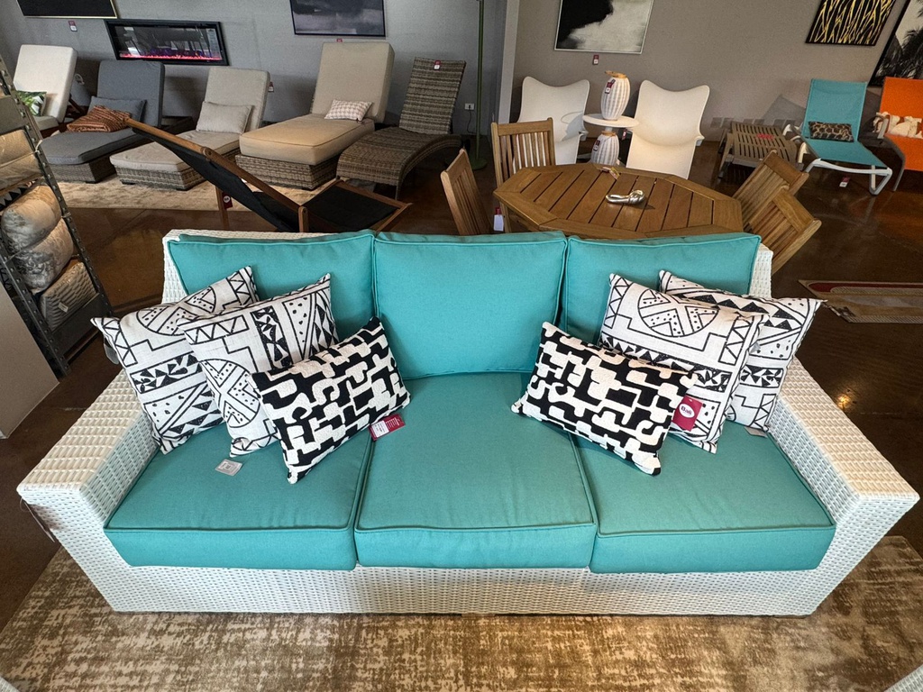 SOFA TRIPLE UBUD FIBRA BLANCA COJINES AZULES HAI12C057A-W-3D-2