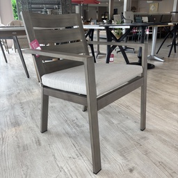 [BL7238] SILLA COMERDOR CON BRAZOS COJIN BEIGE HAI22C011A-A-