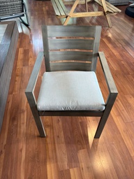 [BL7238] SILLA COMERDOR CON BRAZOS COJIN BEIGE HAI22C011A-A-