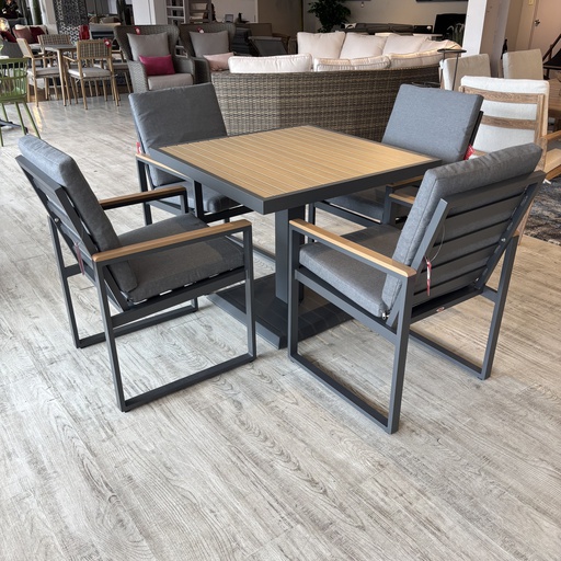SET COMEDOR CUADRADO 4 SILLAS CON BRAZOS  HAI24C158A-KD-C